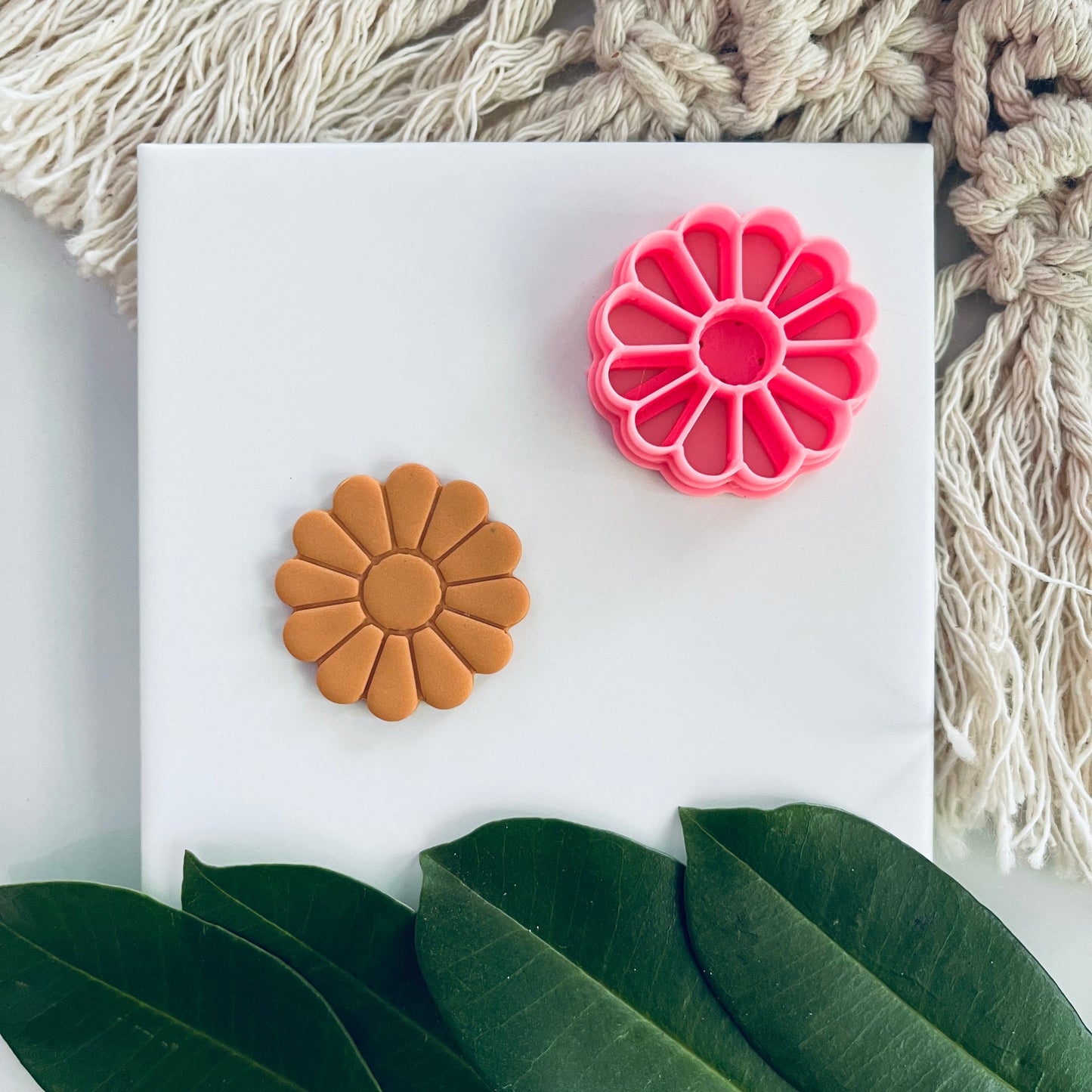EMBOSSING CUTTER 133 - POLYMER CLAY CUTTER - VALENTINES DAY - DAISY