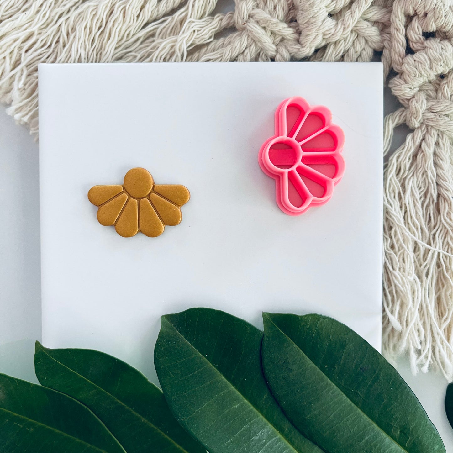 EMBOSSING CUTTER 134 - POLYMER CLAY CUTTER - VALENTINES DAY - HALF DAISY