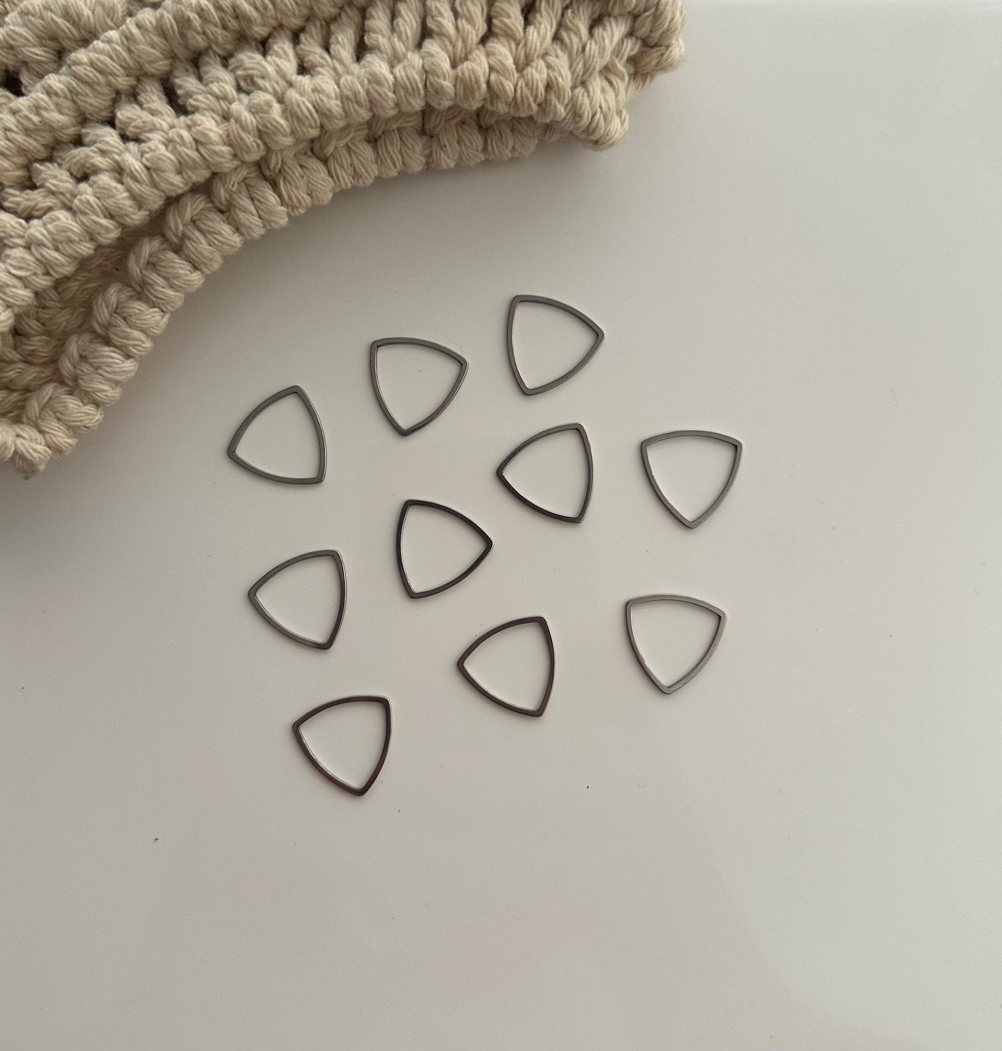 STAINLESS STEEL SILVER ROUNDED TRIANGLE CONNECTOR - JEWELLERY FINDINGS