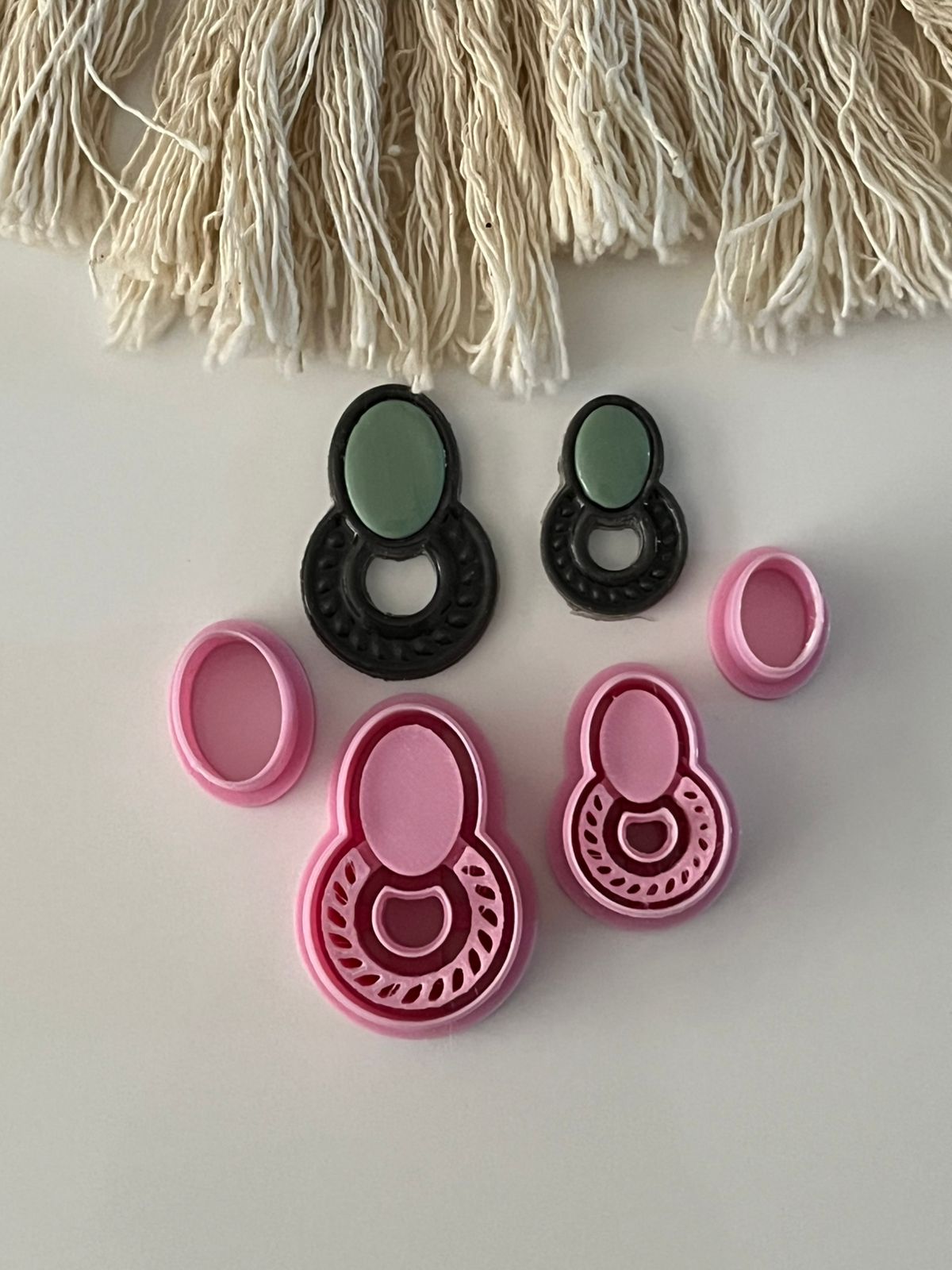 ROUNDED OVAL WITH WREATH COMBO (SET OF 2) - POLYMER CLAY CUTTERS