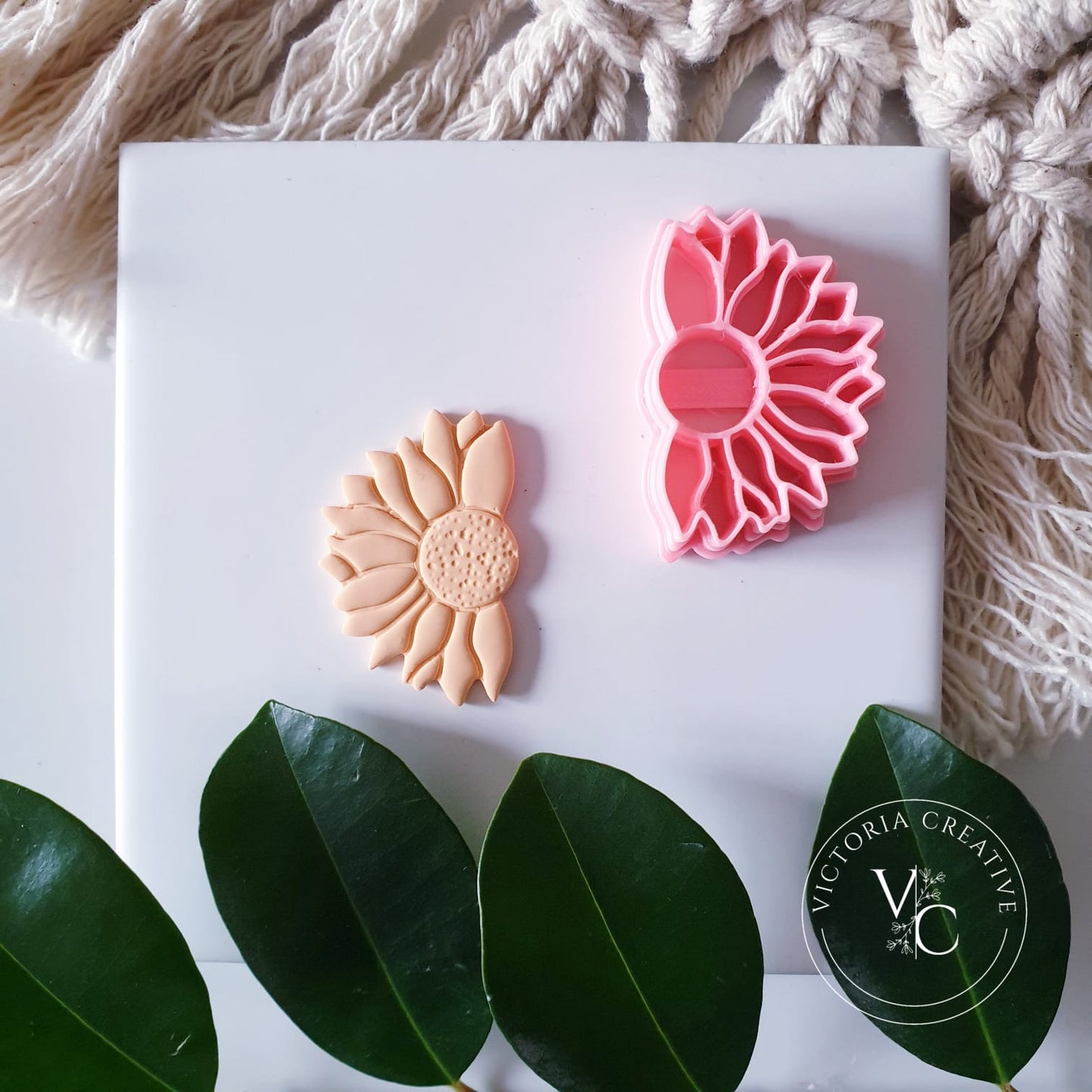 EMBOSSING CUTTER 94 - POLYMER CLAY CUTTER - INTO THE WILD - SUNFLOWER