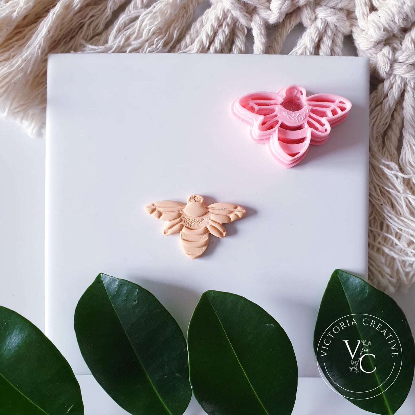 EMBOSSING CUTTER 93 - POLYMER CLAY CUTTER - INTO THE WILD - BEE