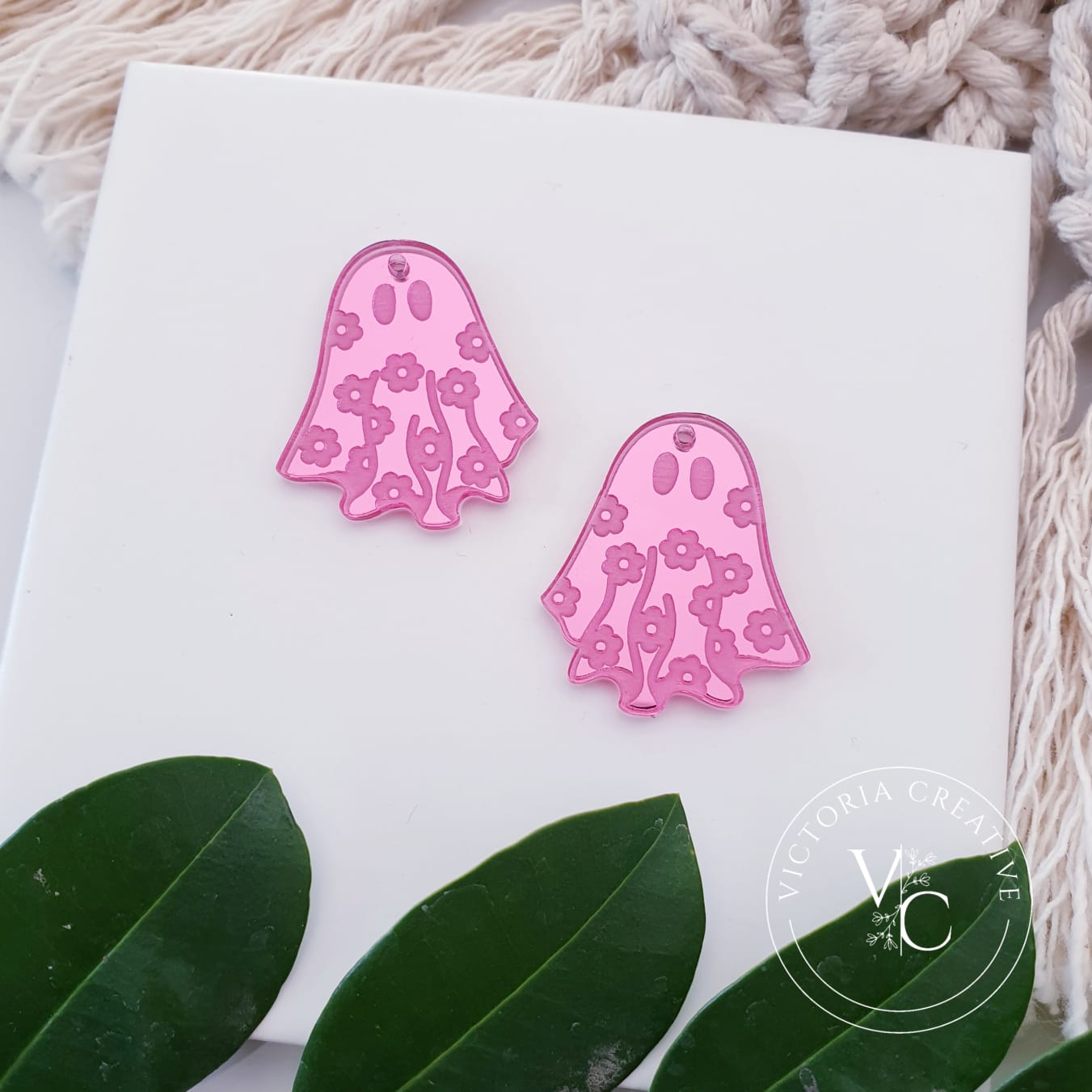 ACRYLIC DAISY GHOST FINDING - HALLOWEEN 2023 - ACRYLIC FINDINGS