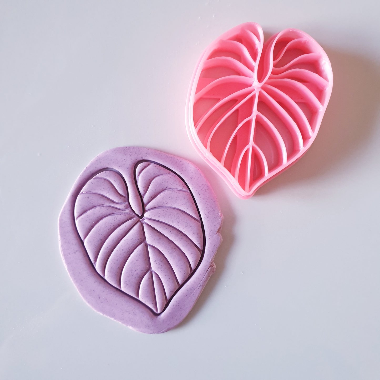 EMBOSSING CUTTER 42 - POLYMER CLAY CUTTER - LEAF