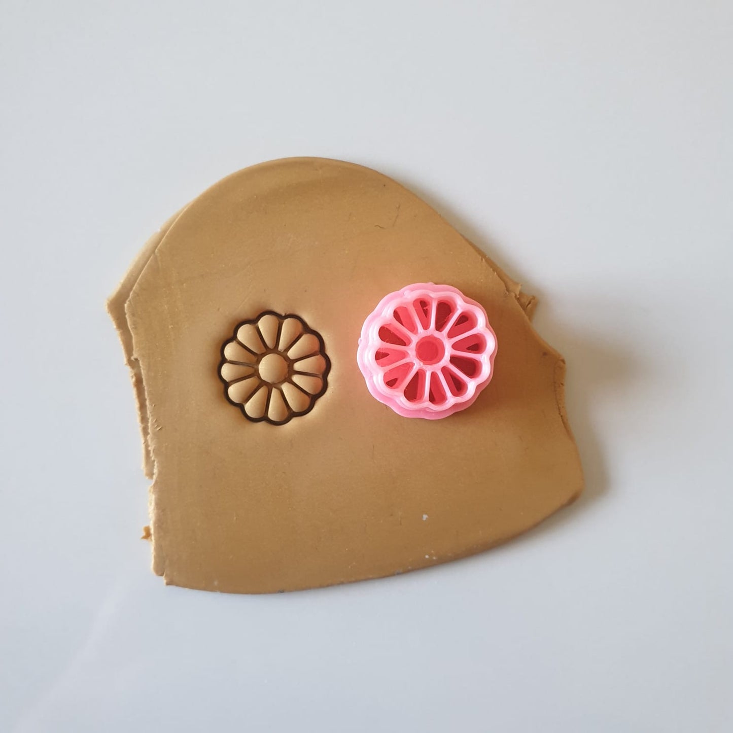 EMBOSSING CUTTER 45 - POLYMER CLAY CUTTER - DAISY FLOWER