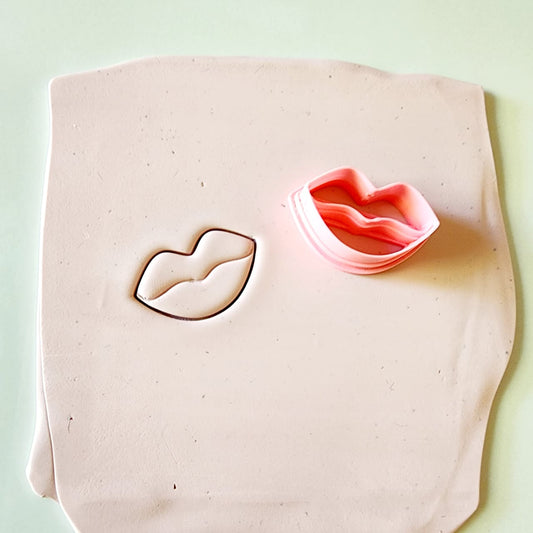 EMBOSSING CUTTER 57 - POLYMER CLAY CUTTER - VALENTINE'S DAY - LIPS